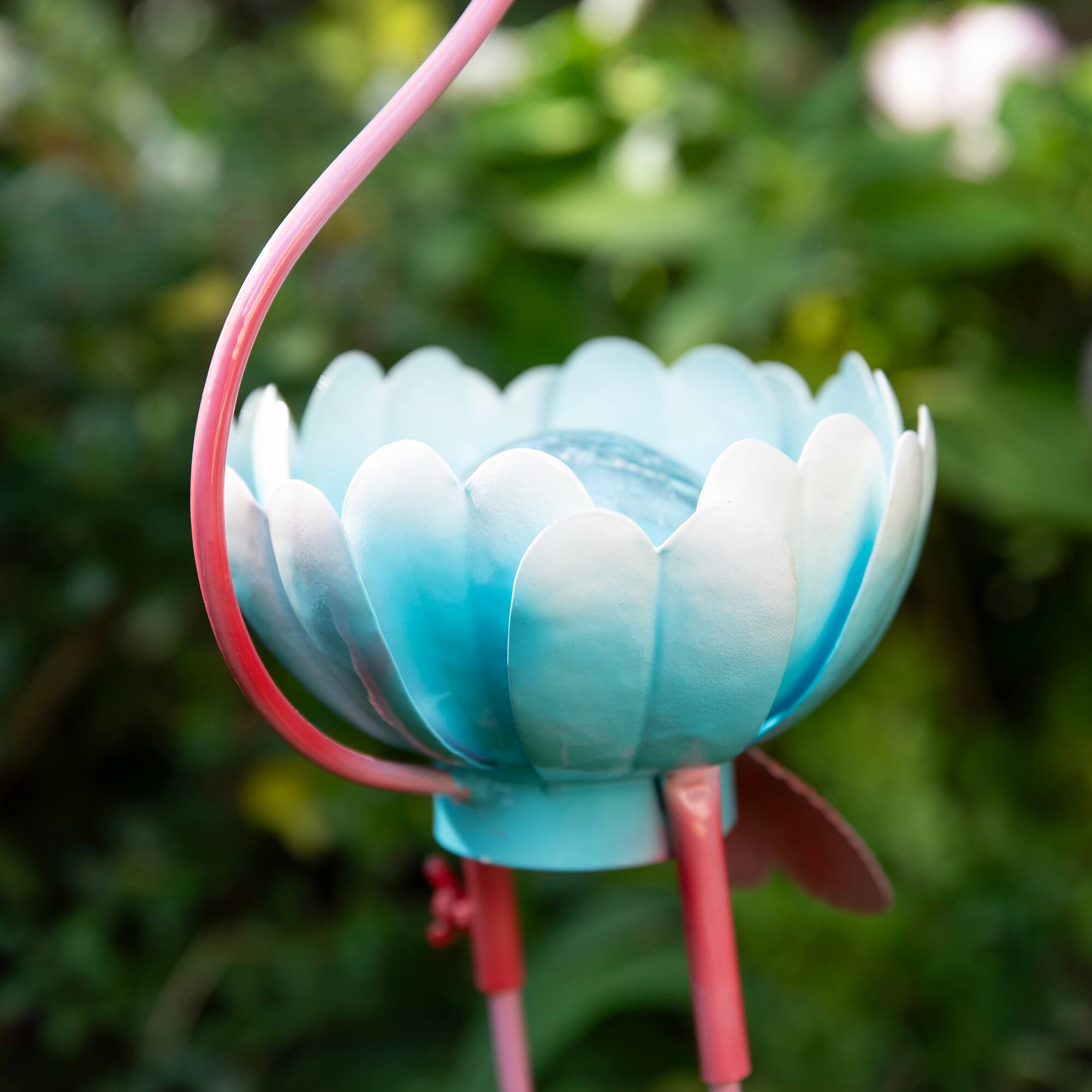Glitzhome® 26.25" Metal Solar Standing Flamingo Garden Statue